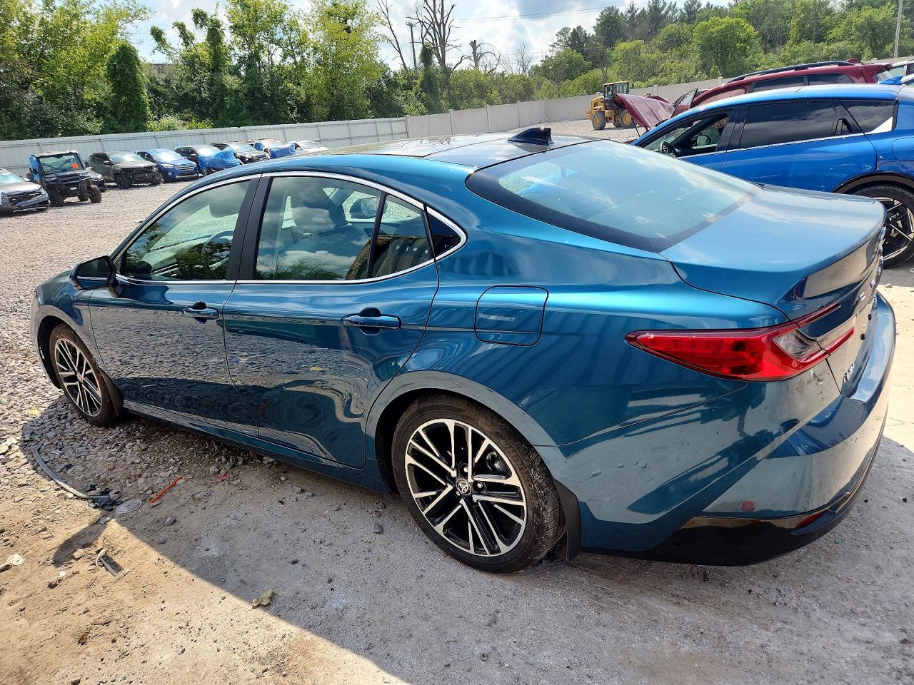 2025 TOYOTA CAMRY XLE — снимка 2