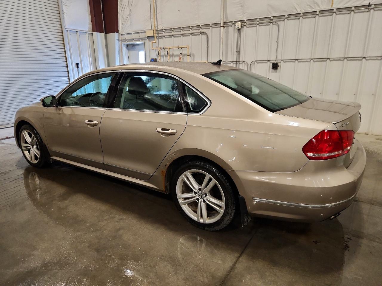 2015 VOLKSWAGEN PASSAT SEL — снимка 2