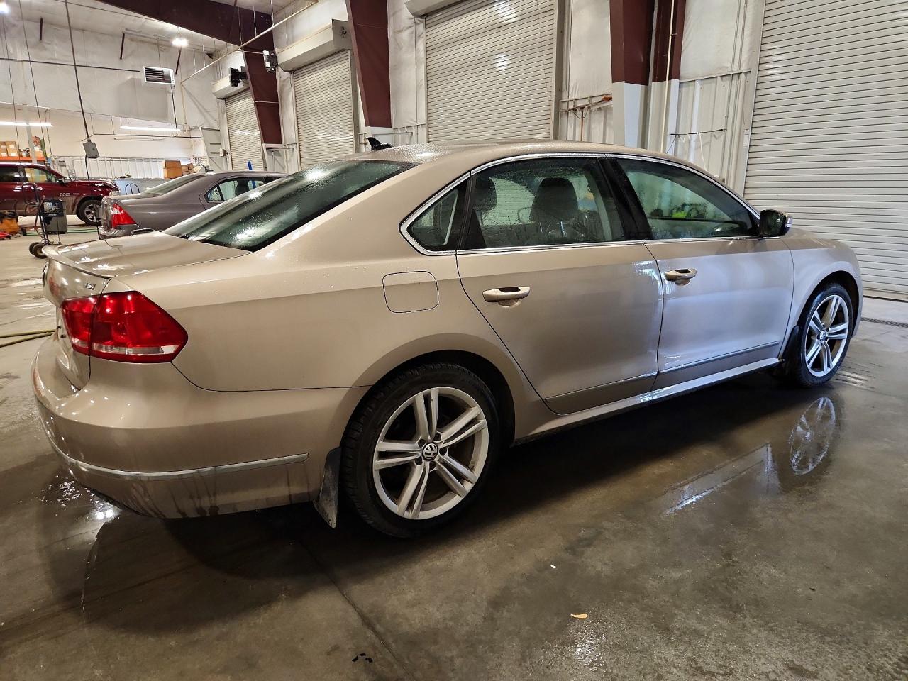 2015 VOLKSWAGEN PASSAT SEL — снимка 3