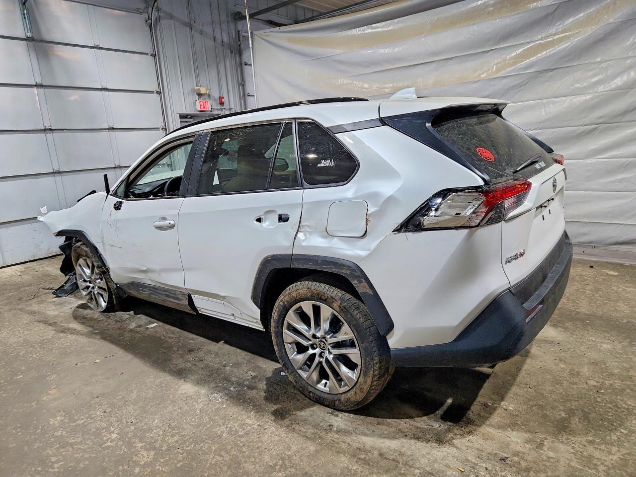 2025 TOYOTA RAV4 XLE PREMIUM — снимка 2