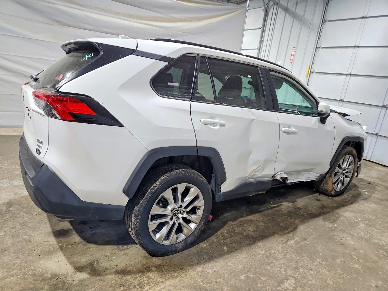 2025 TOYOTA RAV4 XLE PREMIUM — снимка 3