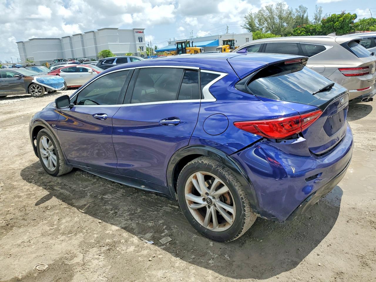 2017 INFINITI QX30 BASE — снимка 2