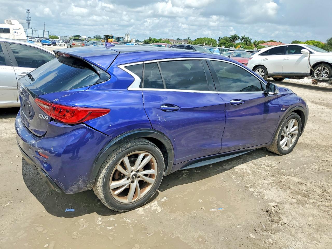 2017 INFINITI QX30 BASE — снимка 3