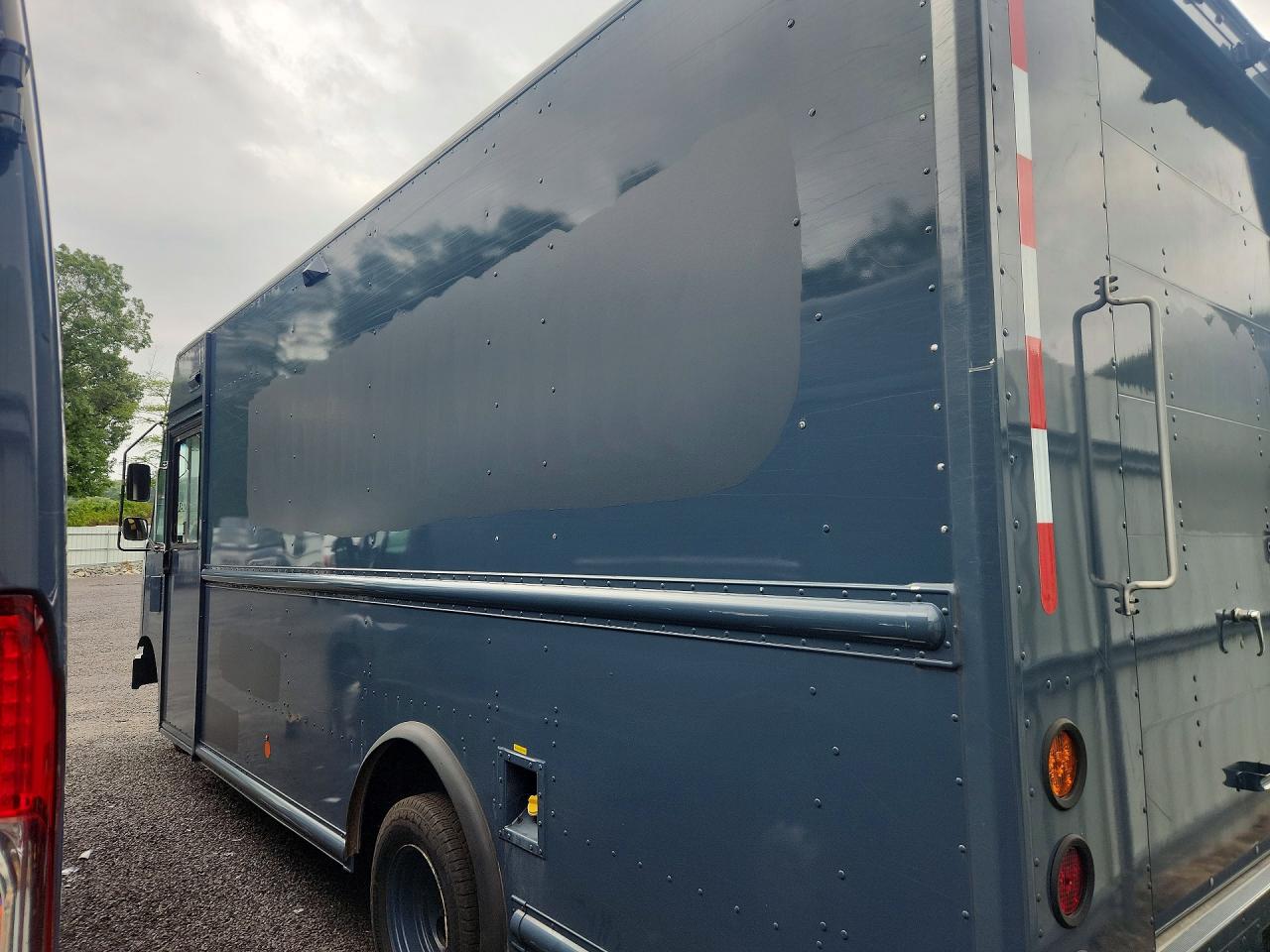 2019 FORD E450 — снимка 2