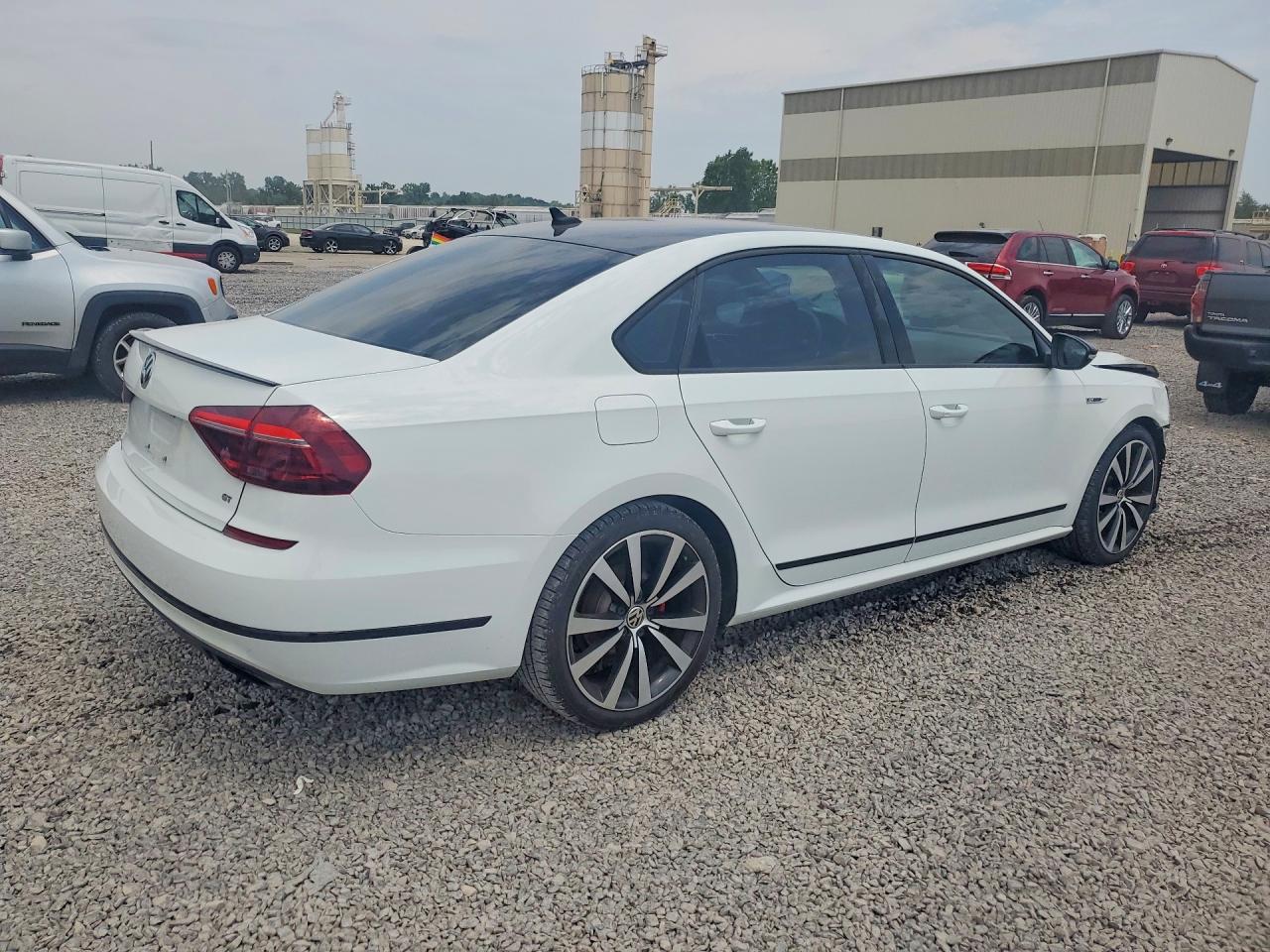 2018 VOLKSWAGEN PASSAT GT — снимка 3