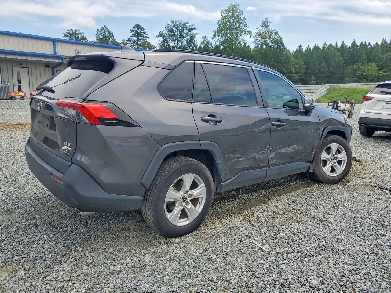 2021 TOYOTA RAV4 XLE — снимка 3