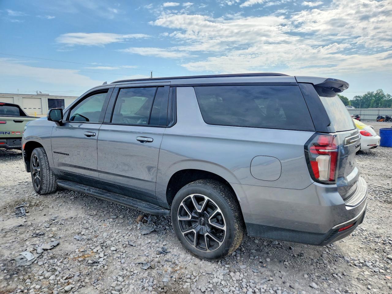 2021 CHEVROLET SUBURBAN C1500 RST — снимка 2