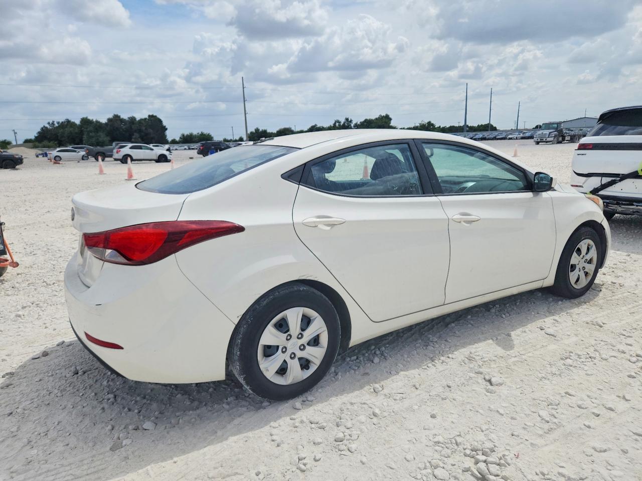 2016 HYUNDAI ELANTRA — снимка 3