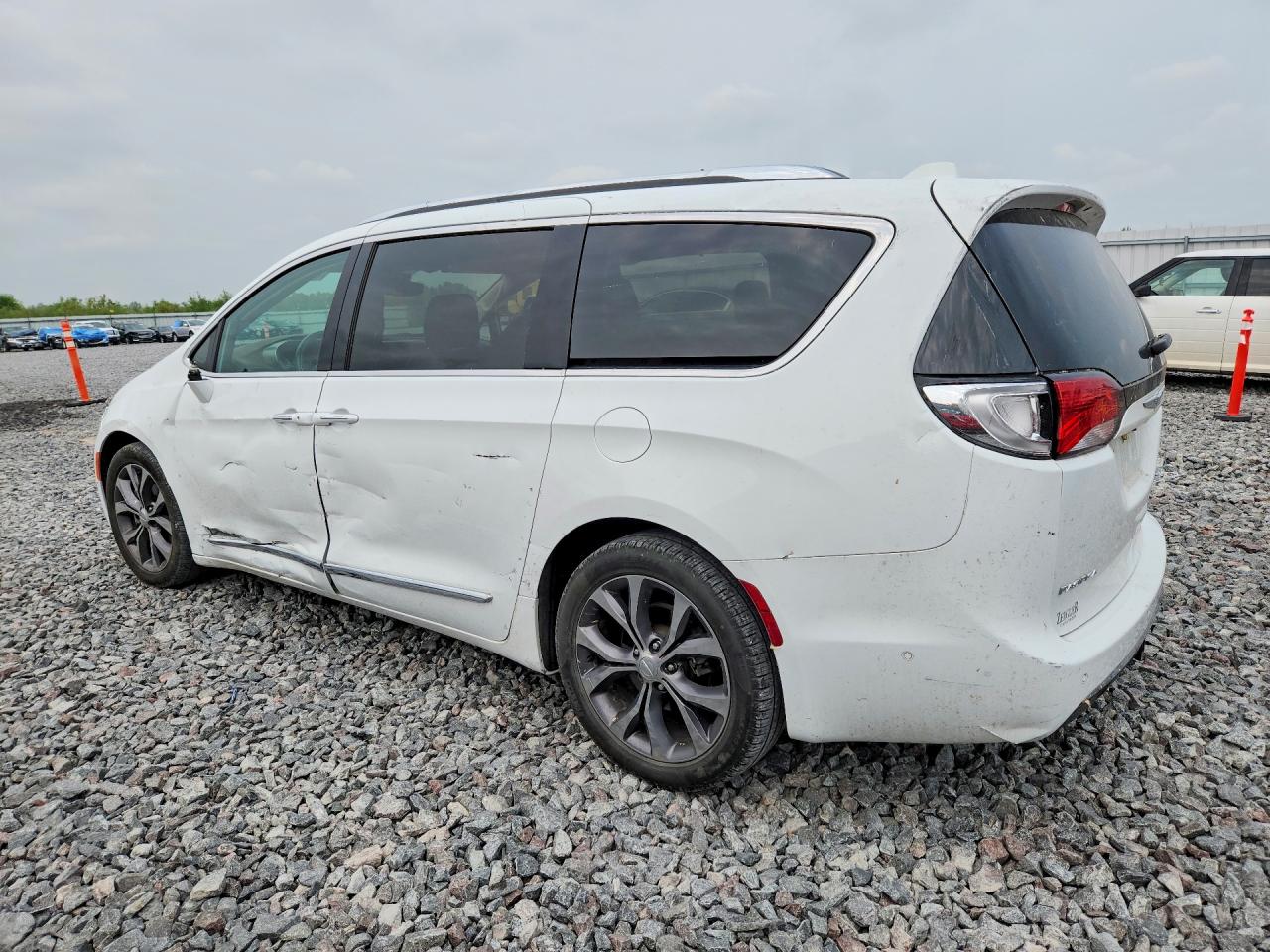 2017 CHRYSLER PACIFICA LIMITED — снимка 2