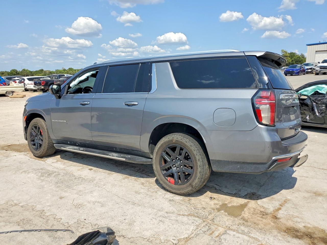 2021 CHEVROLET SUBURBAN C1500 LT — снимка 2