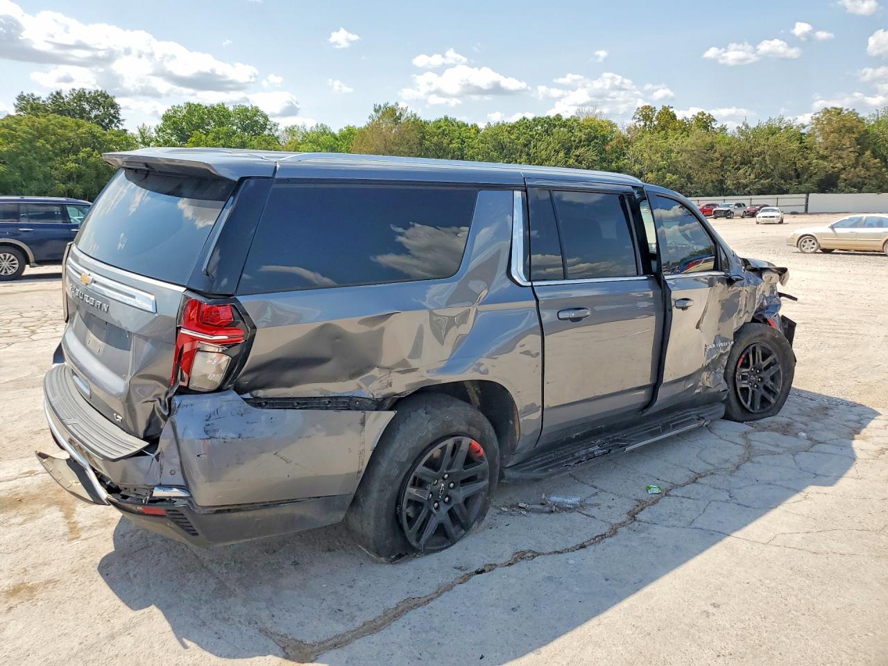 2021 CHEVROLET SUBURBAN C1500 LT — снимка 3