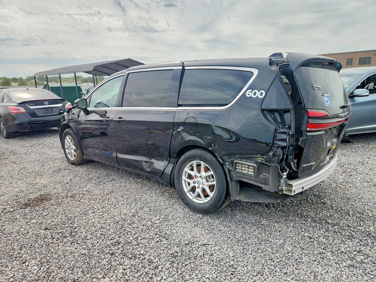 2024 CHRYSLER PACIFICA TOURING L — снимка 2
