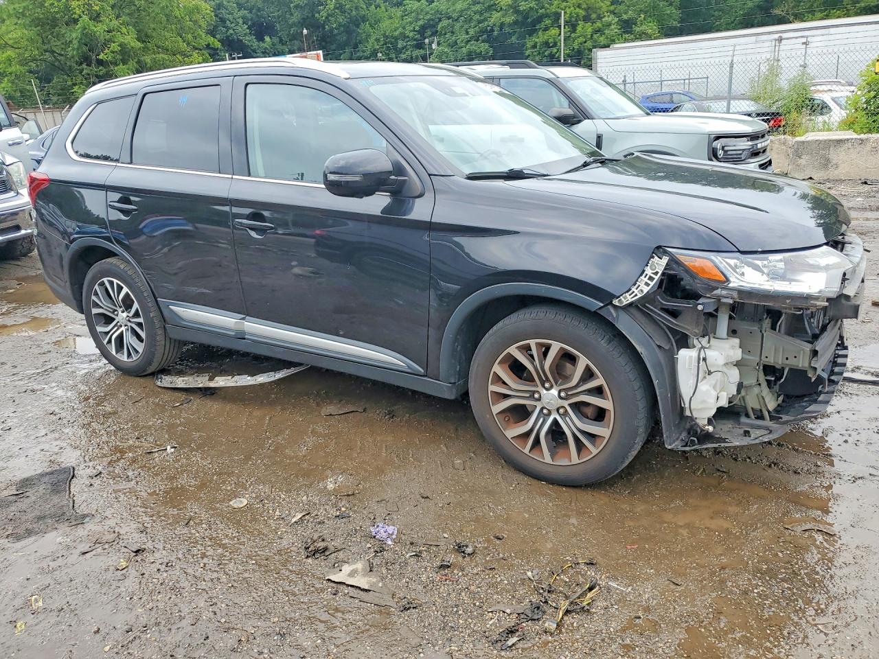 2017 MITSUBISHI OUTLANDER SE — photo 4