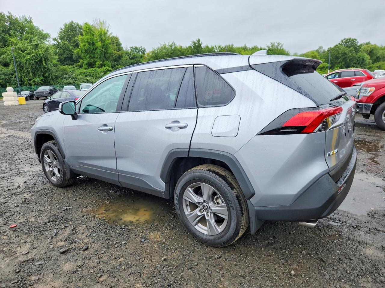 2024 TOYOTA RAV4 XLE — снимка 2