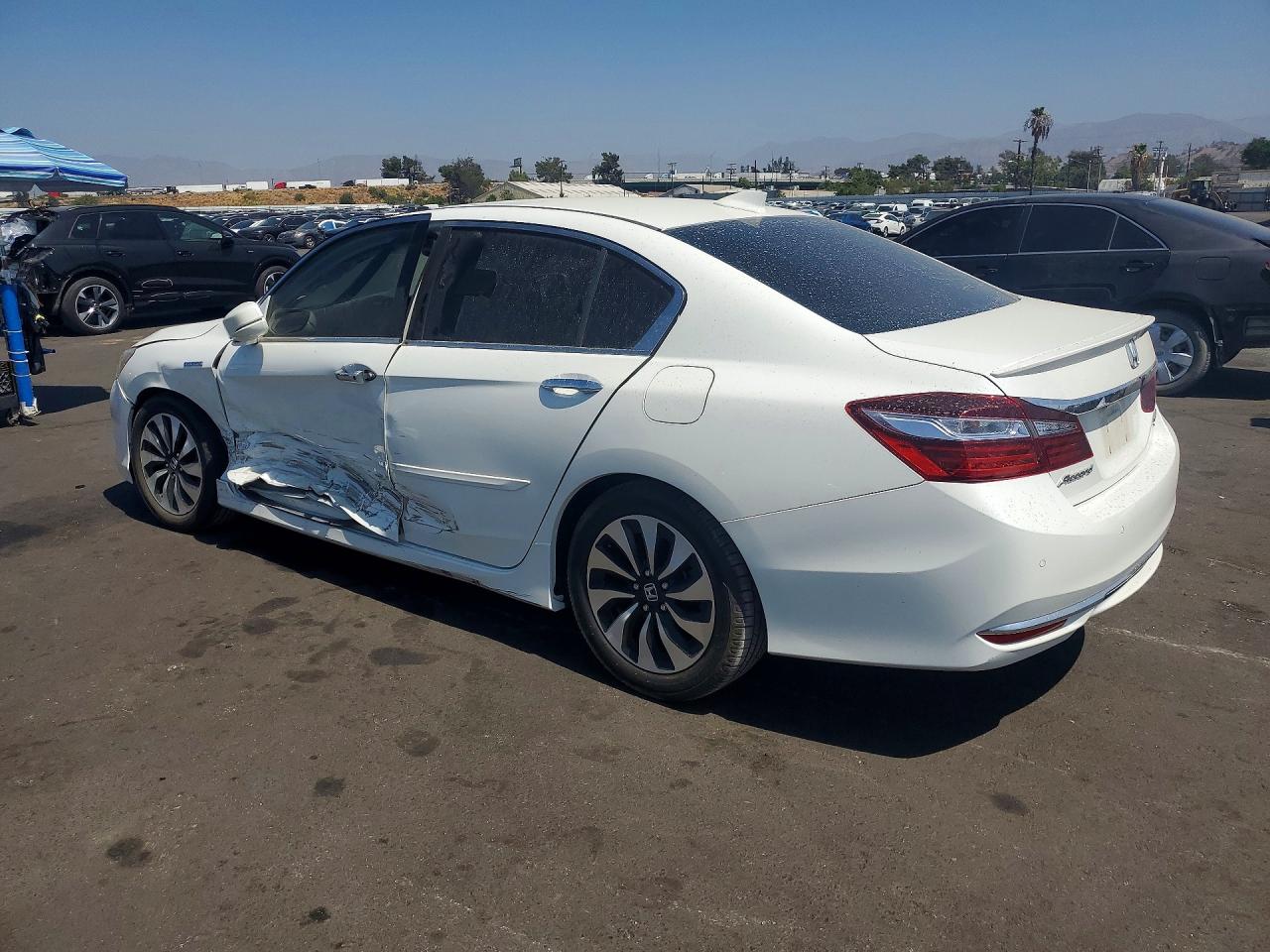 2017 HONDA ACCORD TOURING HYBRID — снимка 2