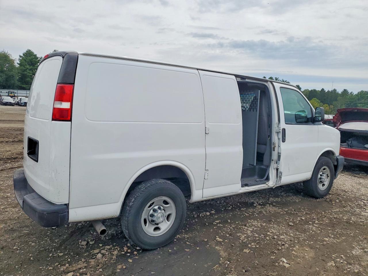 2017 CHEVROLET EXPRESS G3500 — снимка 3