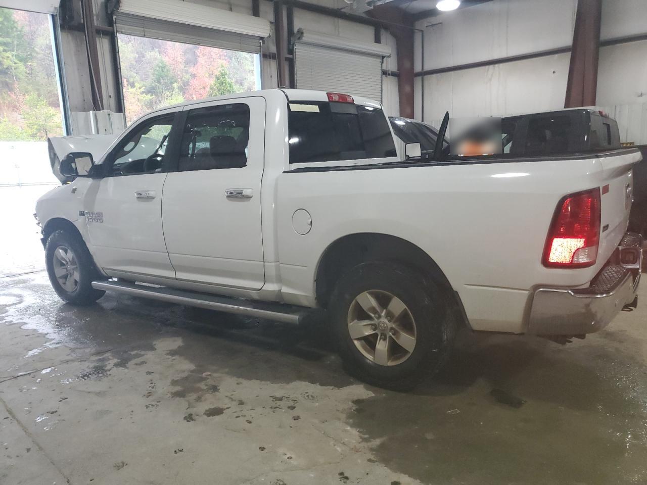 2017 RAM 1500 SLT — снимка 2