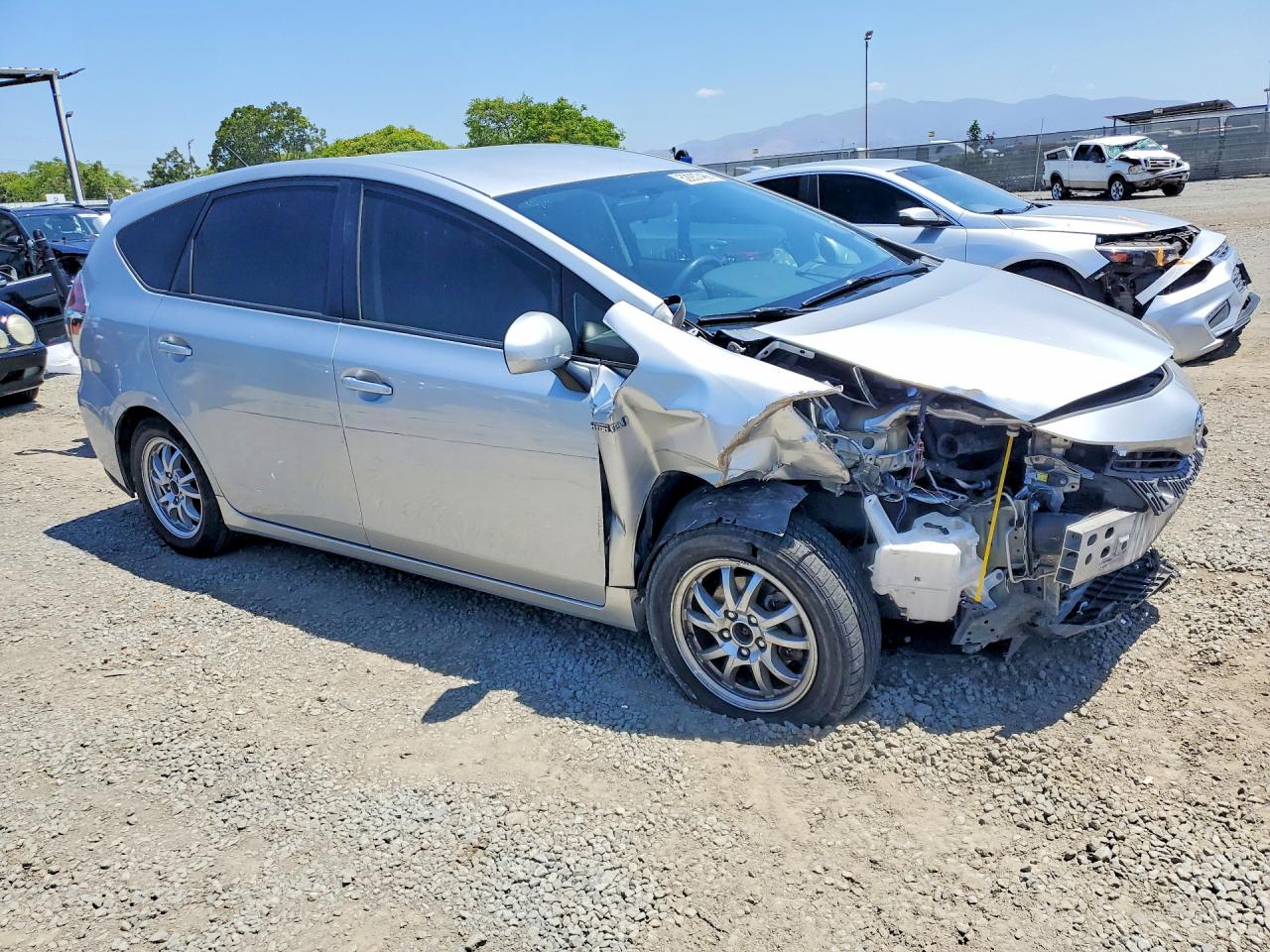 2017 TOYOTA PRIUS V THREE — снимка 4