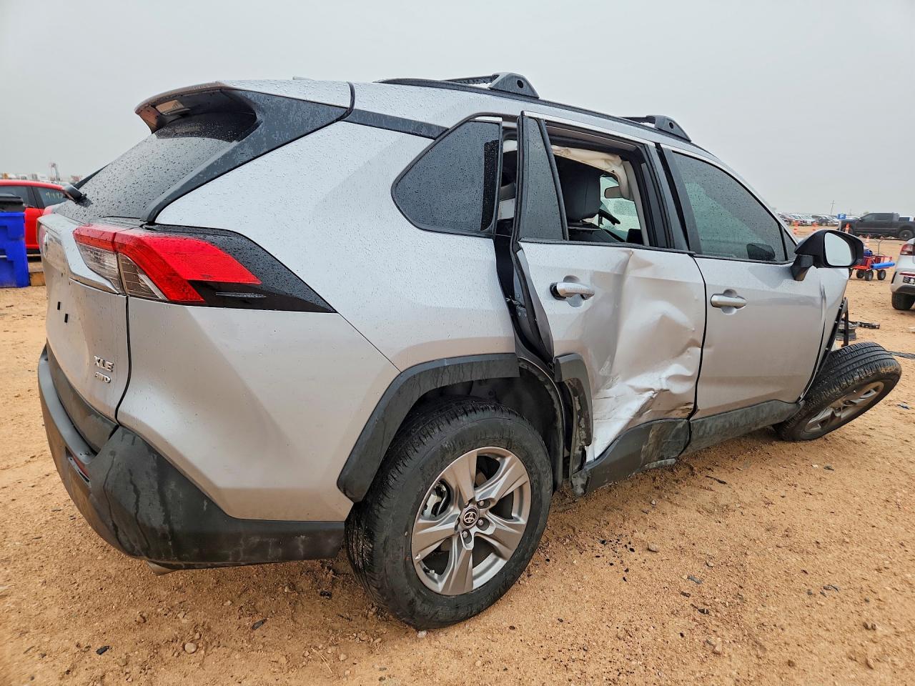 2024 TOYOTA RAV4 XLE — снимка 3