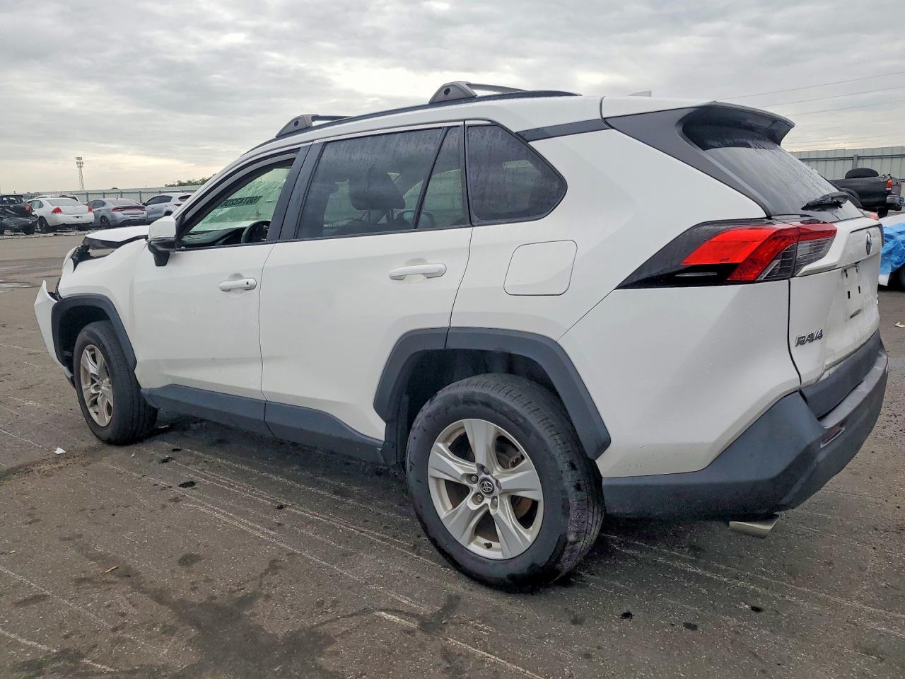 2021 TOYOTA RAV4 XLE — снимка 2