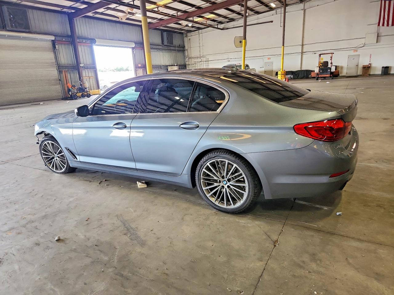 2020 BMW 530 I — снимка 2