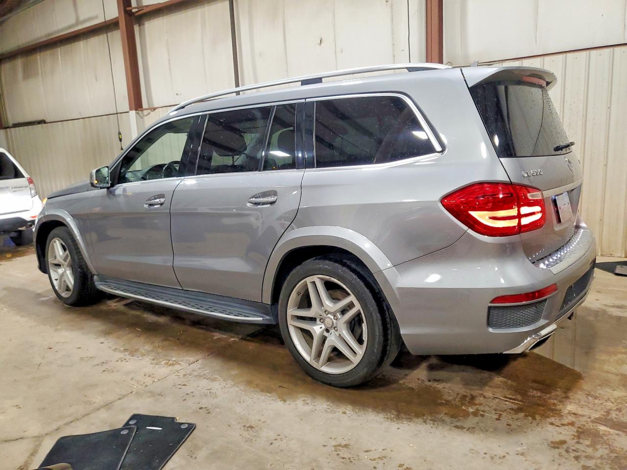 2015 MERCEDES-BENZ GL 550 4MATIC — снимка 2