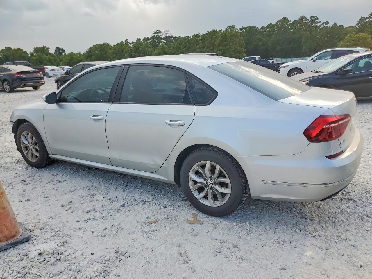2018 VOLKSWAGEN PASSAT S — снимка 2