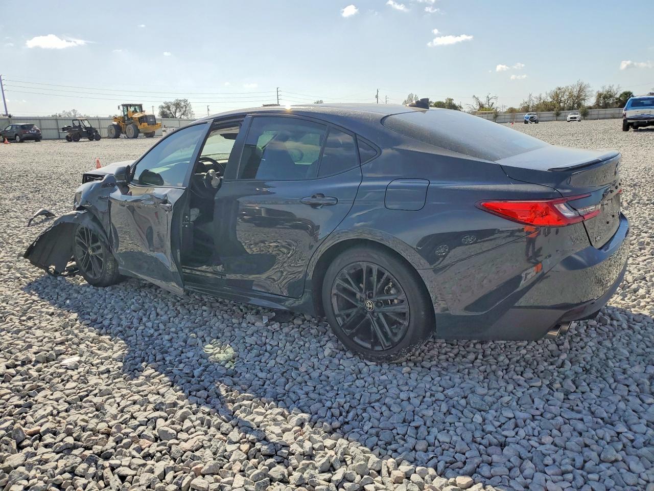 2025 TOYOTA CAMRY SE — снимка 2