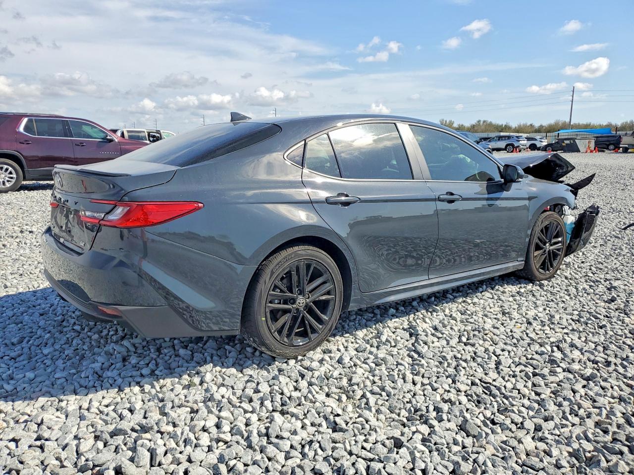 2025 TOYOTA CAMRY SE — снимка 3