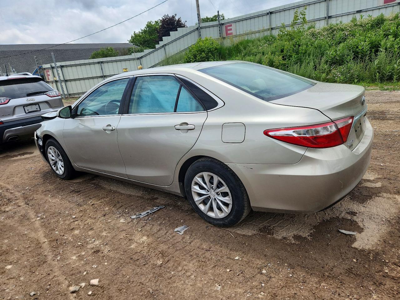 2017 TOYOTA CAMRY LE — снимка 2