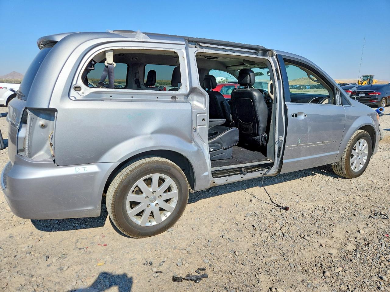 2016 CHRYSLER TOWN & COUNTRY TOURING — снимка 3