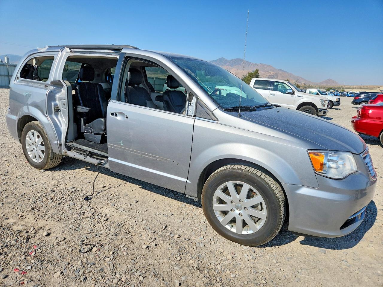 2016 CHRYSLER TOWN & COUNTRY TOURING — снимка 4