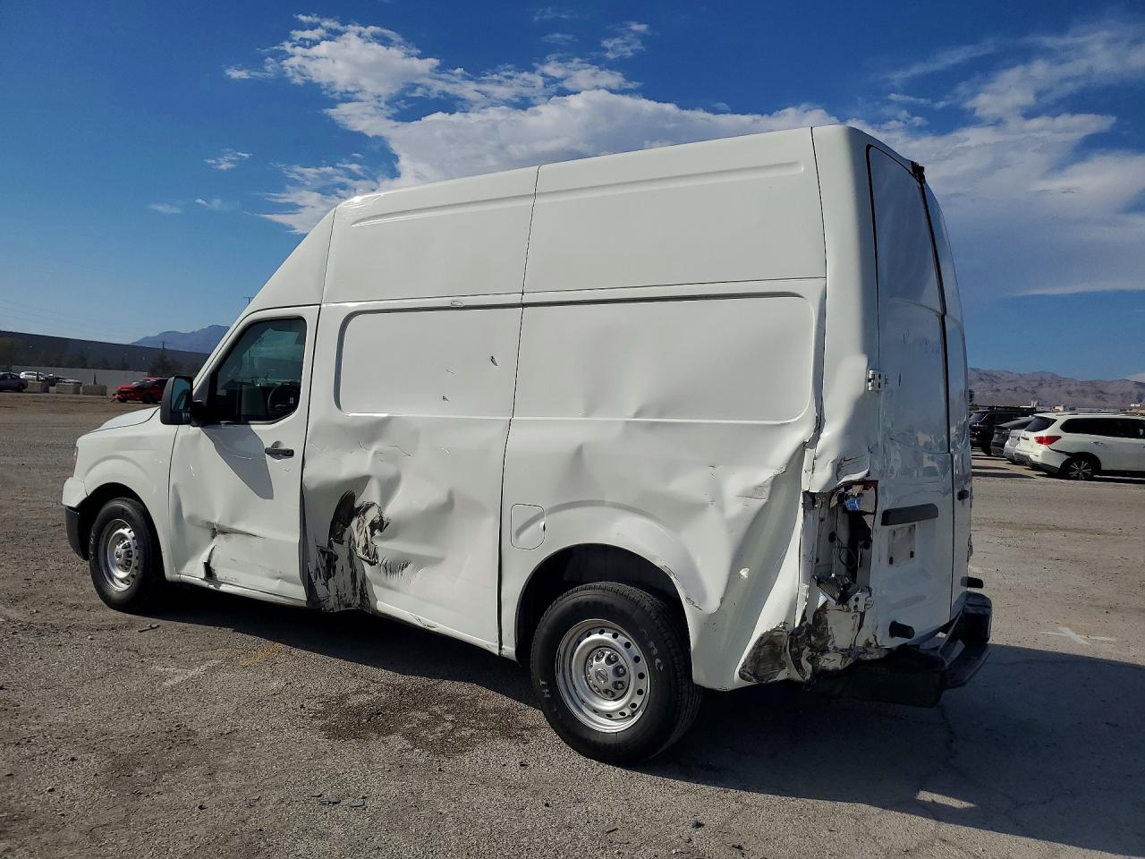 2015 NISSAN NV 2500 — снимка 2