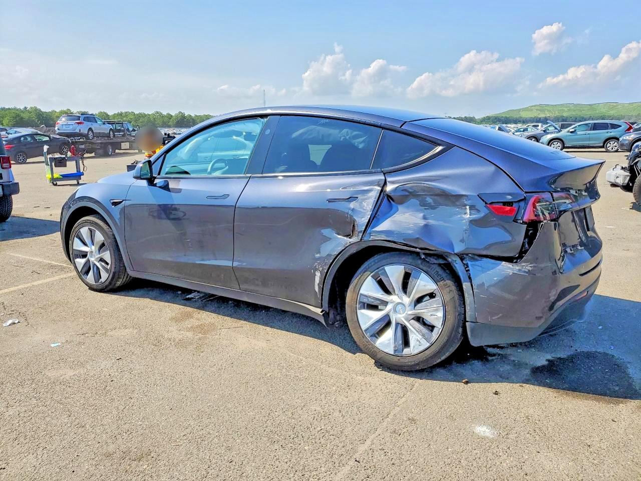 2024 TESLA MODEL Y — снимка 2