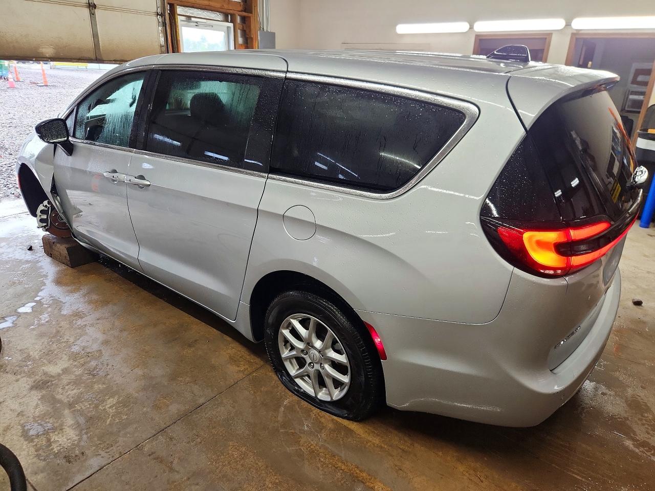 2026 CHRYSLER PACIFICA SELECT — снимка 2