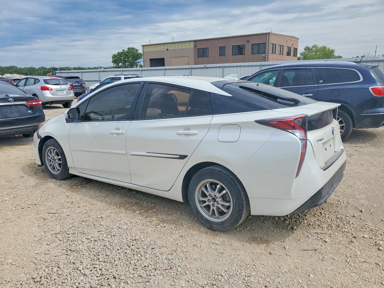 2016 TOYOTA PRIUS THREE — снимка 2
