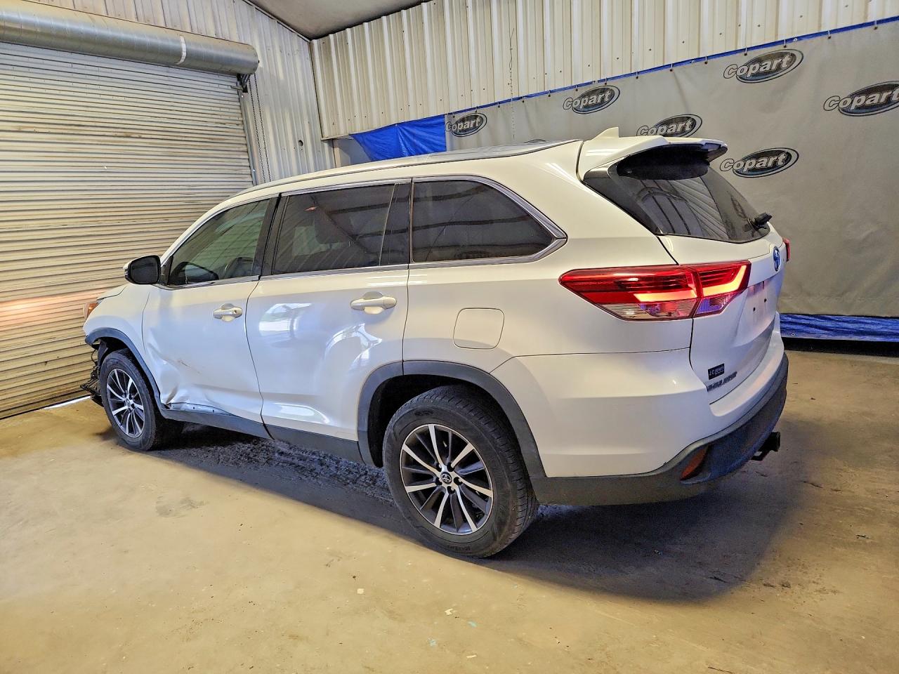 2019 TOYOTA HIGHLANDER XLE — снимка 2