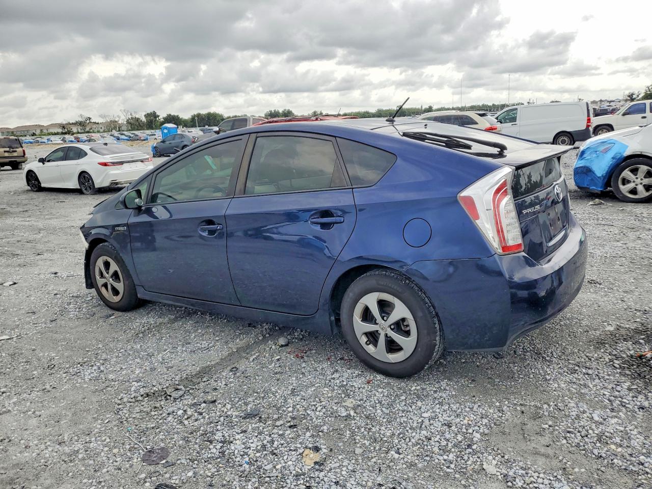 2015 TOYOTA PRIUS TWO — снимка 2