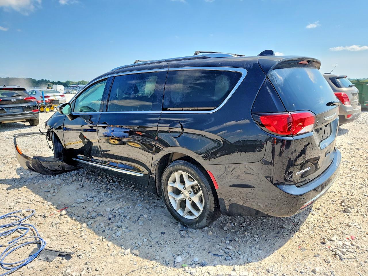 2017 CHRYSLER PACIFICA LIMITED — снимка 2