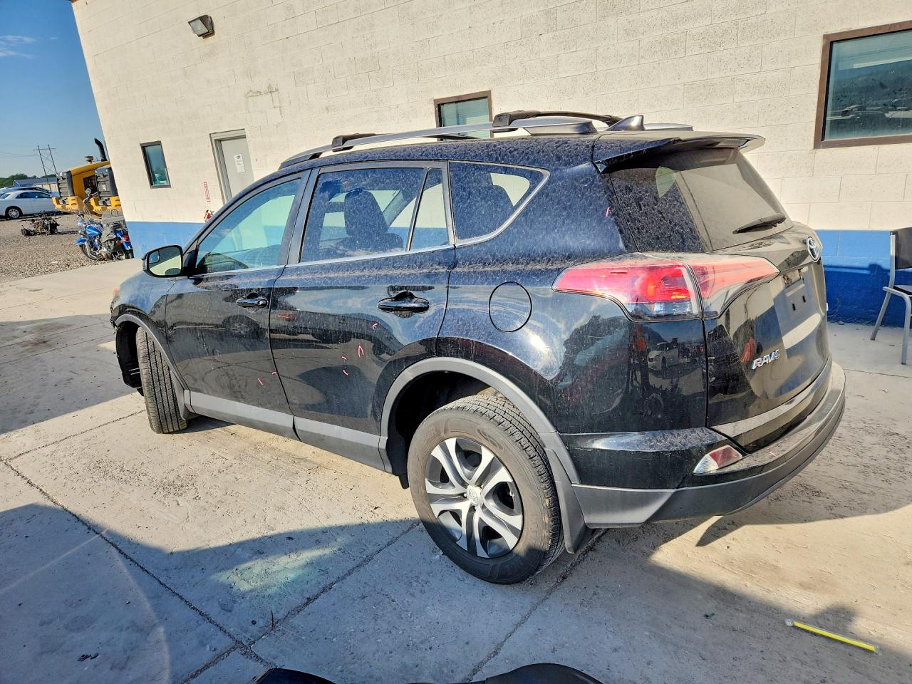 2018 TOYOTA RAV4 LE — снимка 2