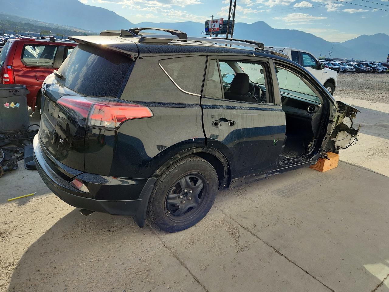 2018 TOYOTA RAV4 LE — снимка 3