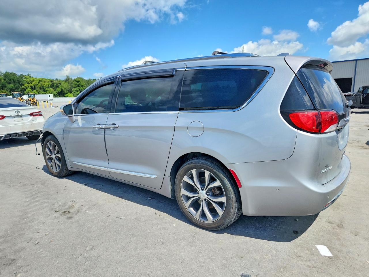 2017 CHRYSLER PACIFICA LIMITED — снимка 2