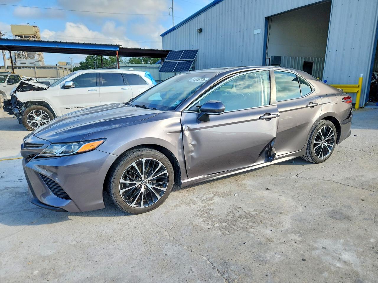 2018 TOYOTA CAMRY SE