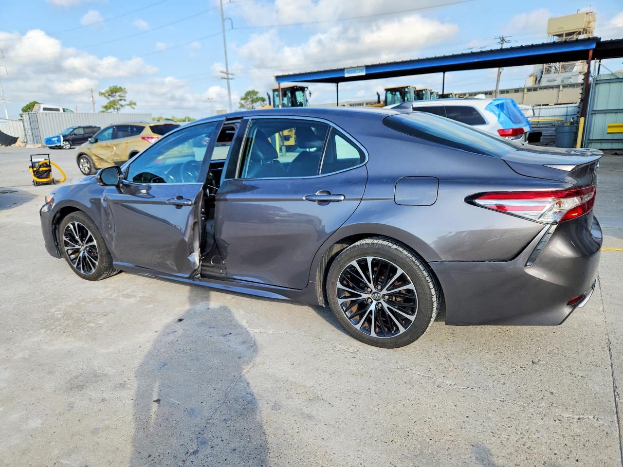 2018 TOYOTA CAMRY SE — снимка 2