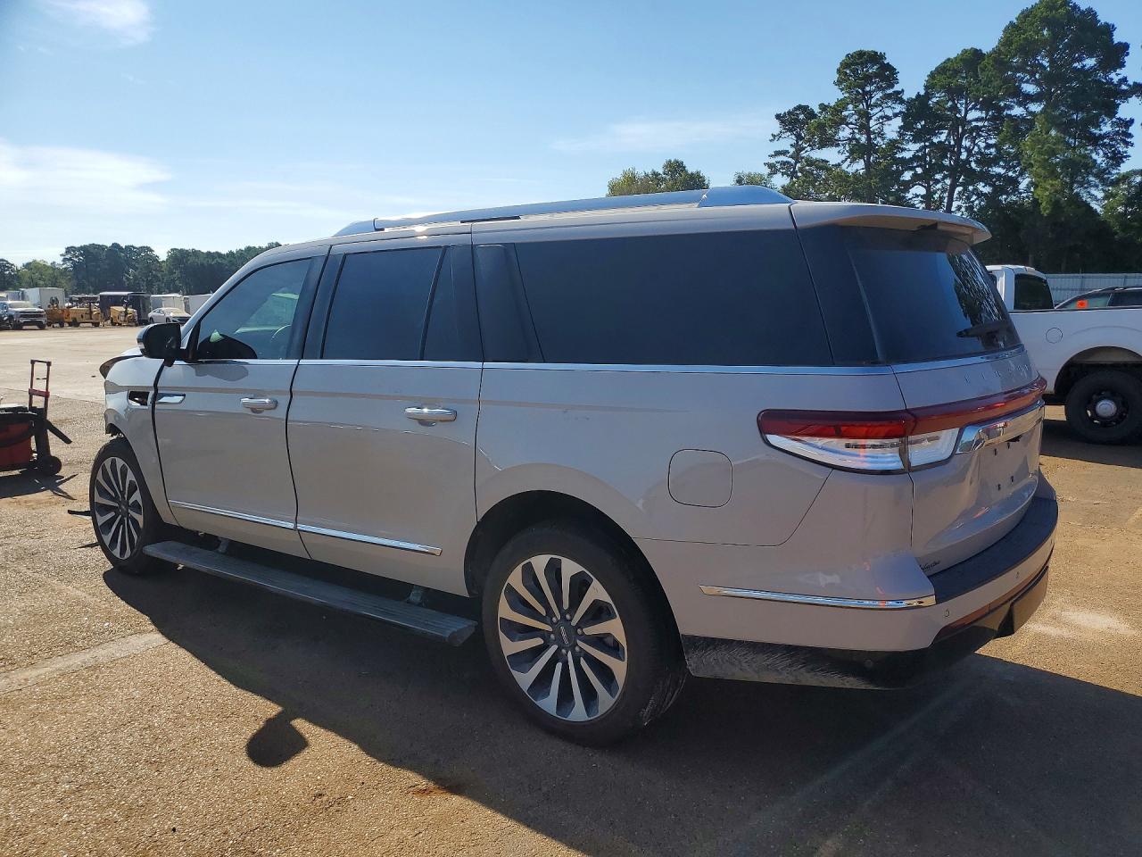 2024 LINCOLN NAVIGATOR L RESERVE — photo 2