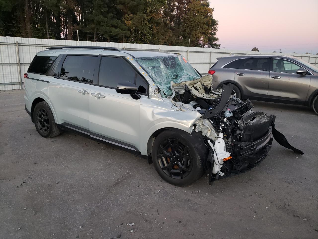 2025 KIA CARNIVAL SX — снимка 4