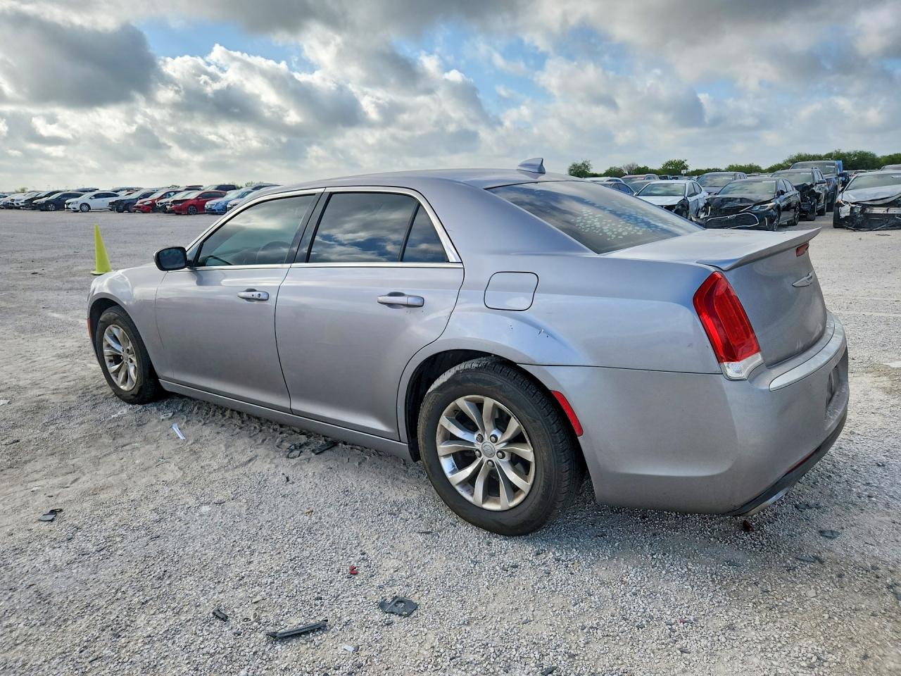 2015 CHRYSLER 300 LIMITED — снимка 2
