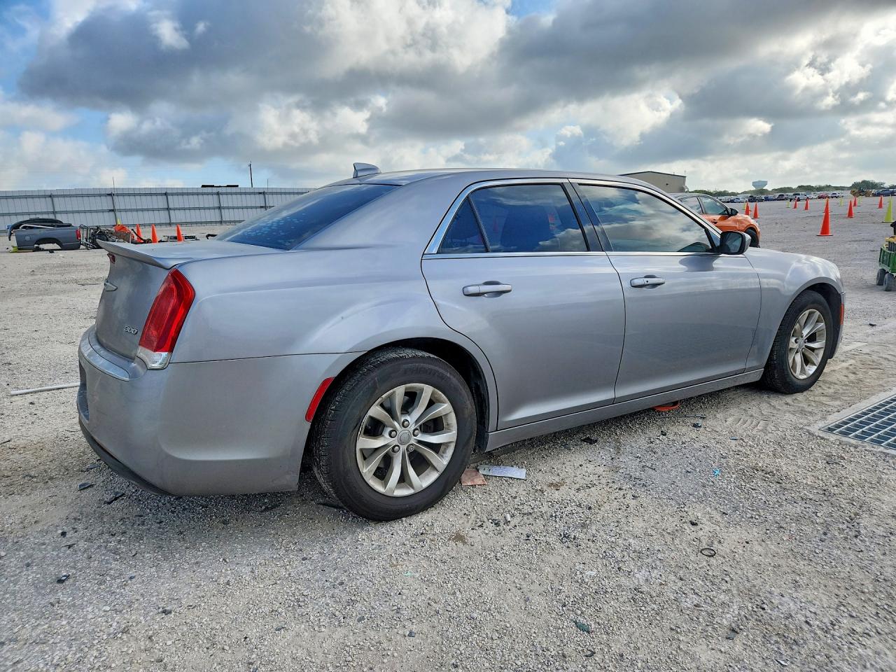 2015 CHRYSLER 300 LIMITED — снимка 3