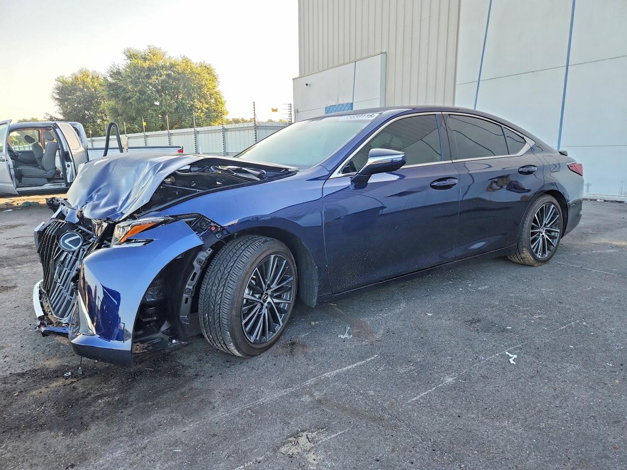 2025 LEXUS ES 300H BASE