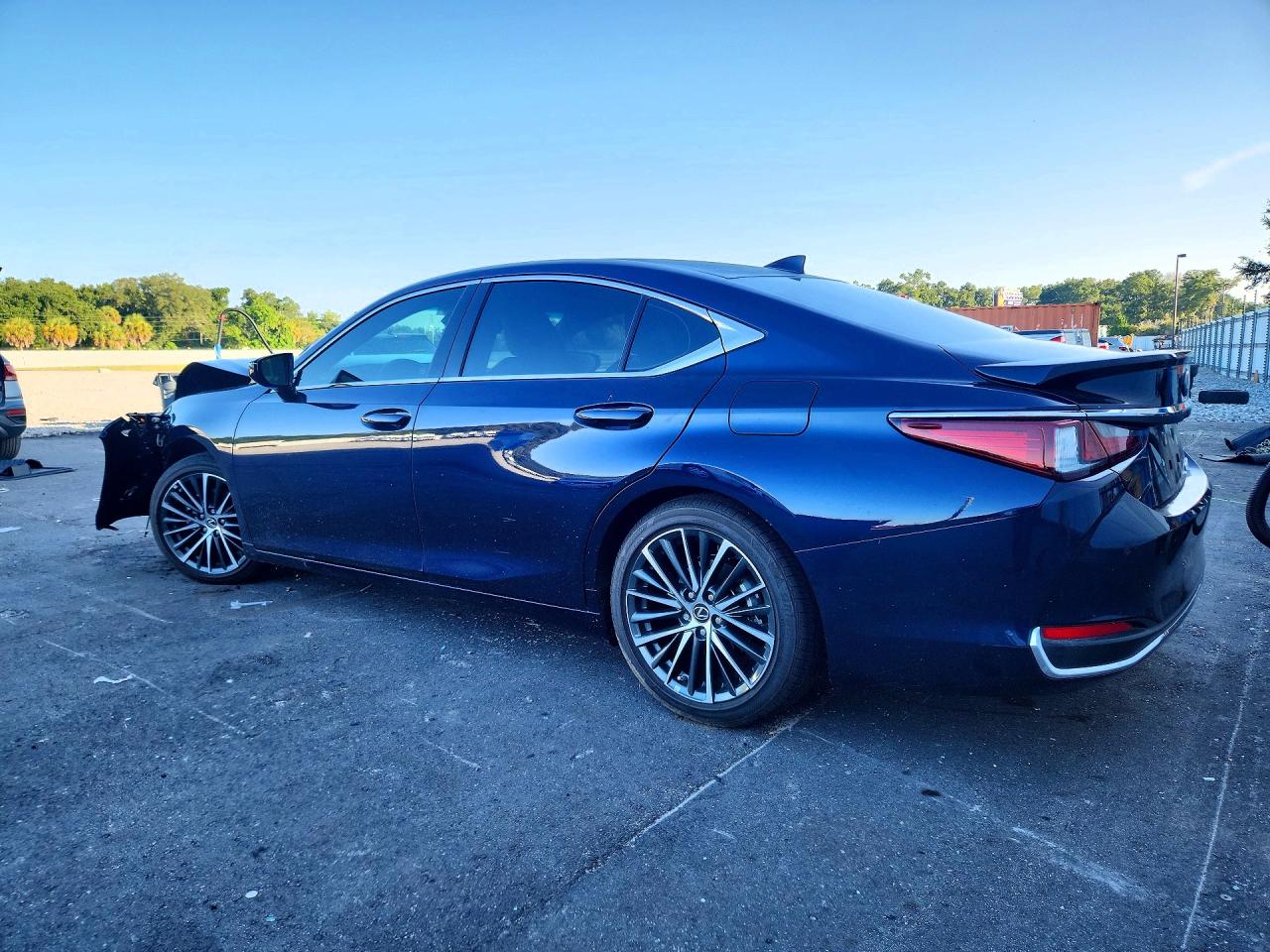 2025 LEXUS ES 300H BASE — снимка 2